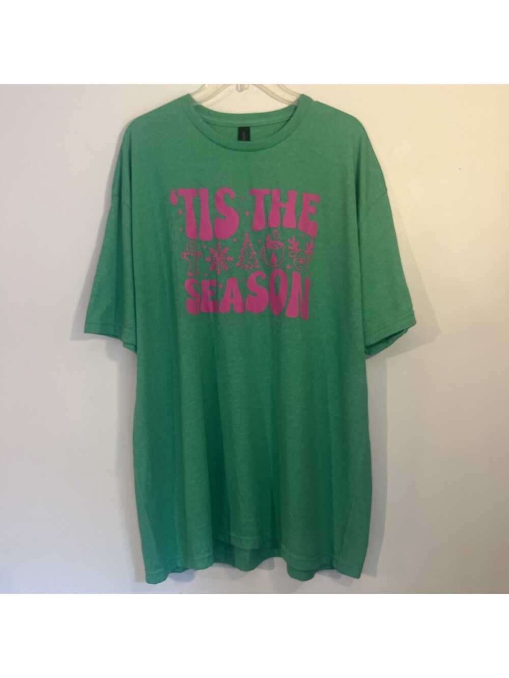 Gildan Softstyle Green Christmas Graphic T-Shirt 'Tis The Season Pink XXL 2XL